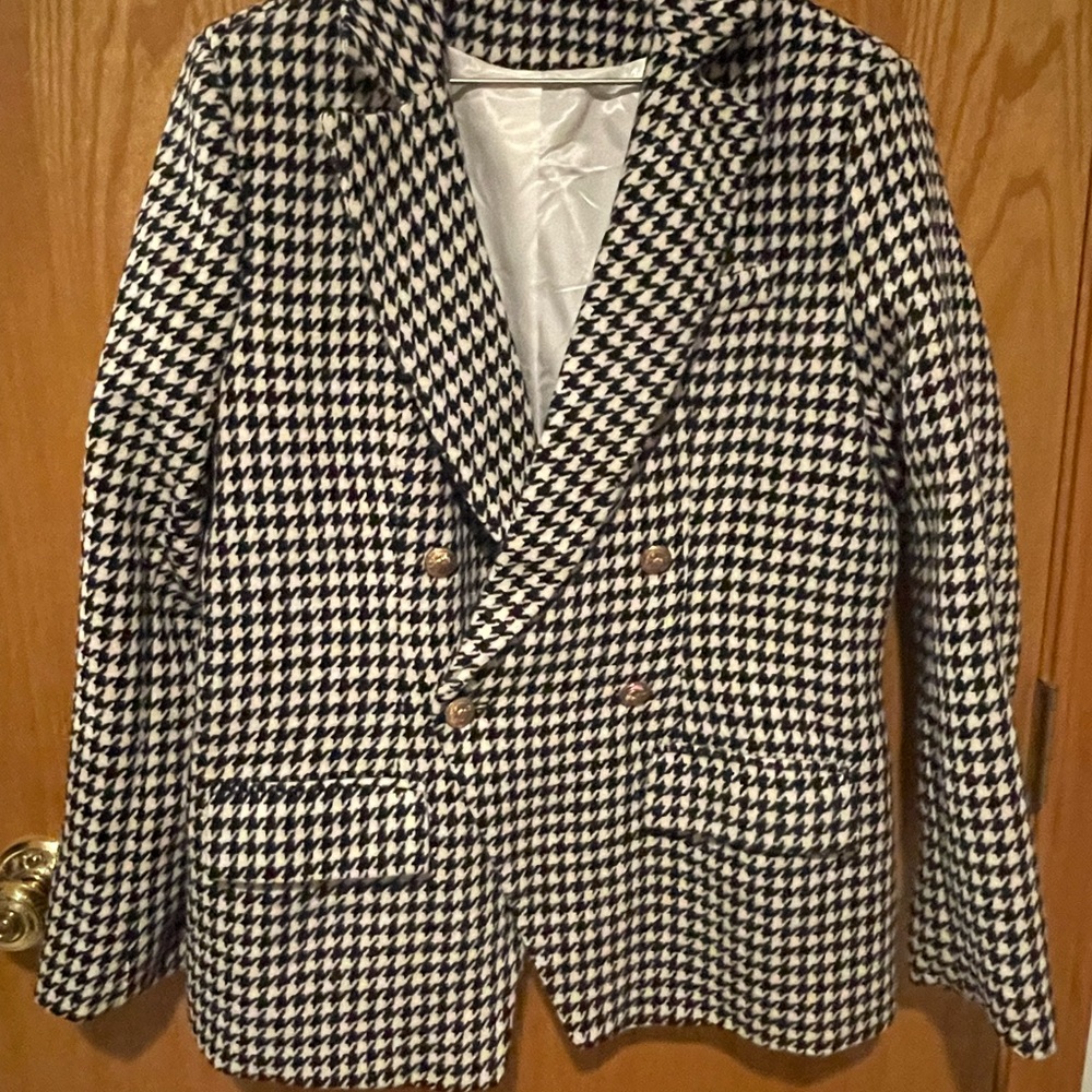 NWT black and white homes tooth blazer fully lined with gold buttons